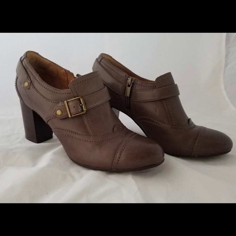 Clarks shoes women size 9 1/2
